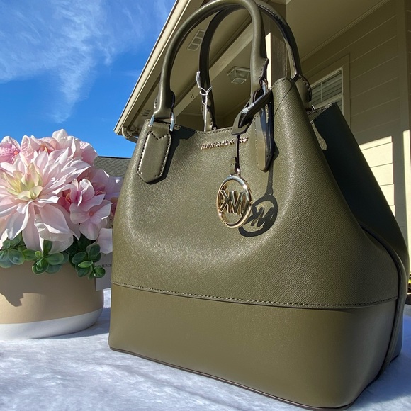 ❗️PRICE DROP ❗️Michael Kors trista duffle tote - Picture 8 of 8